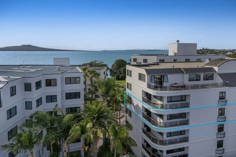 Photo of property in 3a/171 Hurstmere Road, Takapuna, Auckland, 0622