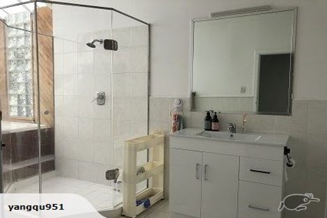 Photo of property in 39 Churchill Road, Murrays Bay, Auckland, 0630