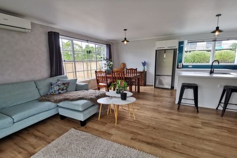 Photo of property in 9 Whaka Street, Maungaturoto, 0520