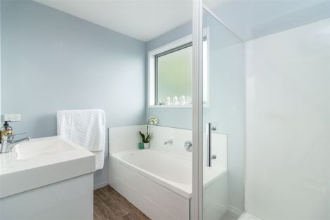 Photo of property in 17 Royal Park Drive, Parklands, Christchurch, 8083