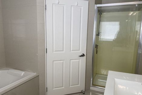 Photo of property in 1a Borrowdace Avenue, Botany Downs, Auckland, 2010