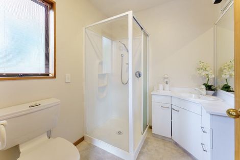 Photo of property in 27 Thornwood Place, Redwood, Christchurch, 8051