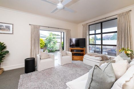 Photo of property in 5 Selwyn Road, Hospital Hill, Napier, 4110