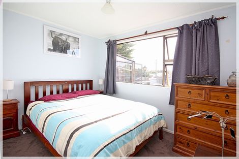 Photo of property in 27 Nuku Street, Tangimoana, 4822