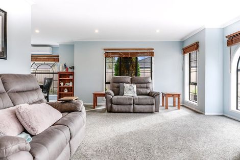 Photo of property in 10 Wakefield Place, Rototuna North, Hamilton, 3210