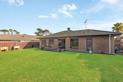 Photo of property in 8 Samara Place, Clendon Park, Auckland, 2103