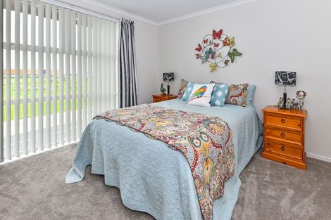 Photo of property in 16 Soaring Bird Drive, Takanini, 2112