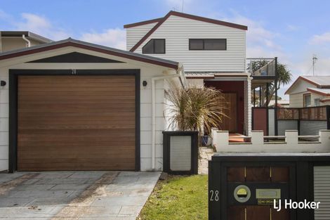 Photo of property in 28 Ocean View Road, Waihi Beach, 3611