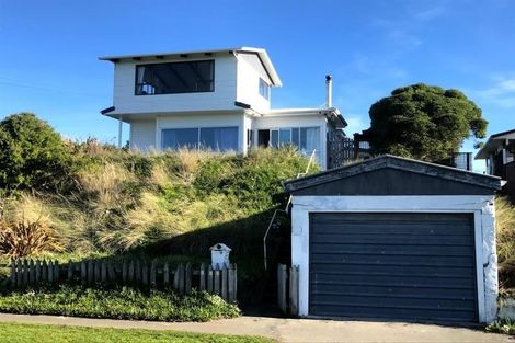 Photo of property in 289 Marine Parade, New Brighton, Christchurch, 8061