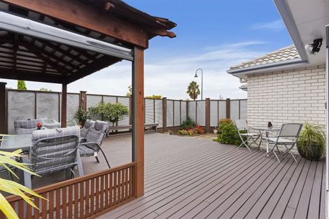 Photo of property in 6 Corta Bella Place, Golflands, Auckland, 2013