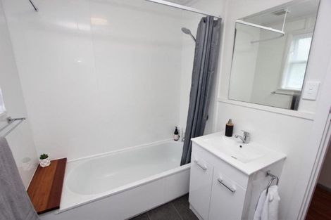 Photo of property in 25 Esk Street, Roslyn, Palmerston North, 4414