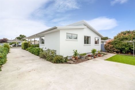 Photo of property in 17 Royal Park Drive, Parklands, Christchurch, 8083