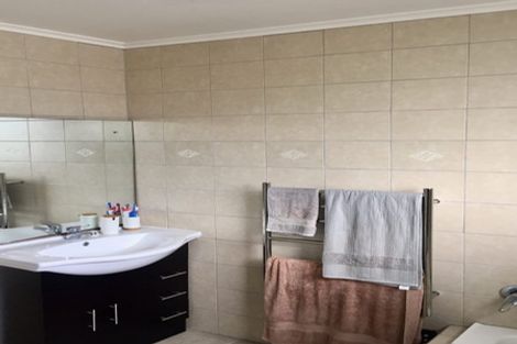 Photo of property in 5 Waipani Road, Te Atatu Peninsula, Auckland, 0610