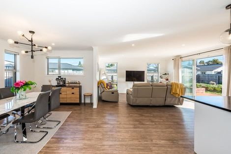 Photo of property in 7 Kikorangi Way, Paraparaumu, 5032