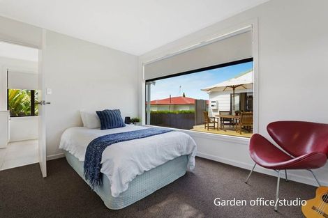 Photo of property in 124 Archibald Road, Kelston, Auckland, 0602