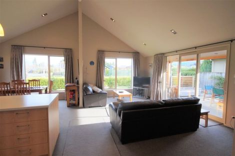 Photo of property in 2 Grantham Drive, Hanmer Springs, 7334