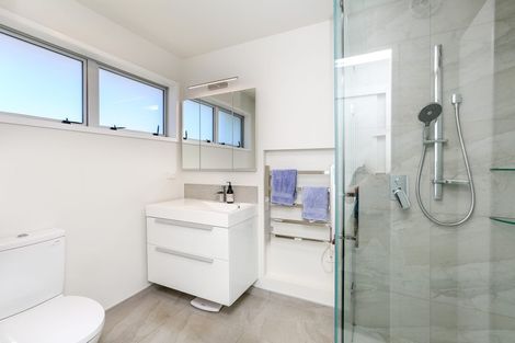 Photo of property in 1 Cabot Place, Frankleigh Park, New Plymouth, 4310