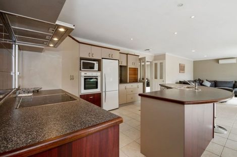 Photo of property in 4 Beverage Place, Rosehill, Papakura, 2113