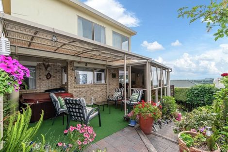 Photo of property in 2/42 Mccahill Views, Botany Downs, Auckland, 2010