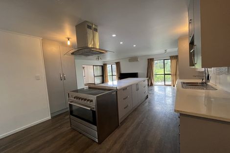 Photo of property in 30 Banyan Drive, Totara Heights, Auckland, 2105