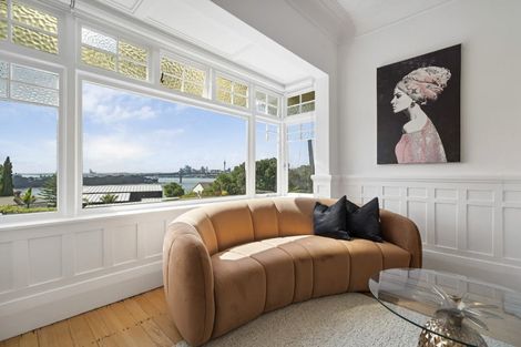 Photo of property in 16 Hinemoa Terrace, Birkenhead, Auckland, 0626