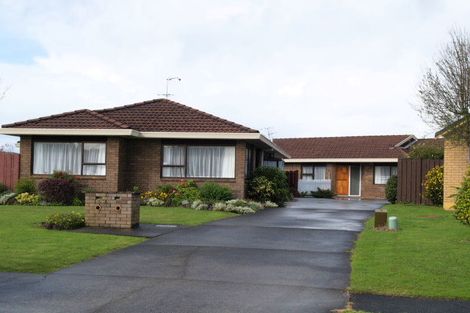 Photo of property in 2/6 Mirabell Place, Golflands, Auckland, 2013
