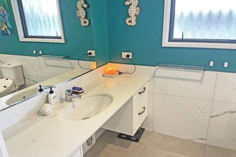 Photo of property in 41 Barrier View Road, Leigh, 0985