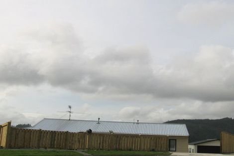 Photo of property in 15 Fenchurch Grove, Stokes Valley, Lower Hutt, 5019