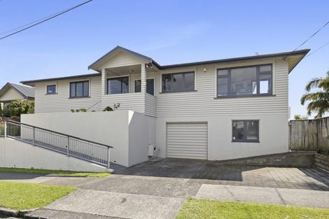 Photo of property in 10 Bulteel Street, New Plymouth, 4310