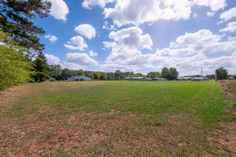 Photo of property in 88a Boord Crescent, Kumeu, 0891