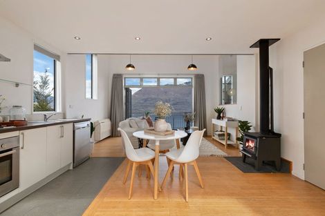 Photo of property in 45 Dart Place, Fernhill, Queenstown, 9300