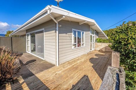 Photo of property in 32 Domain Road, Otaki, 5512