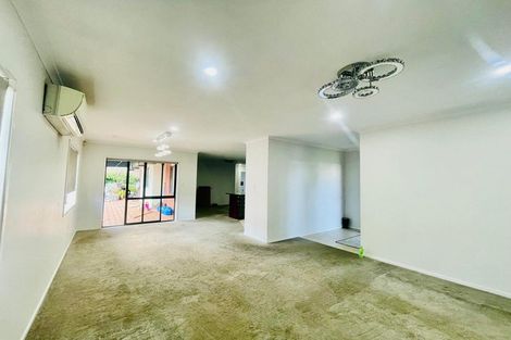 Photo of property in 22 Rock Daisy Crescent, Mangere, Auckland, 2022