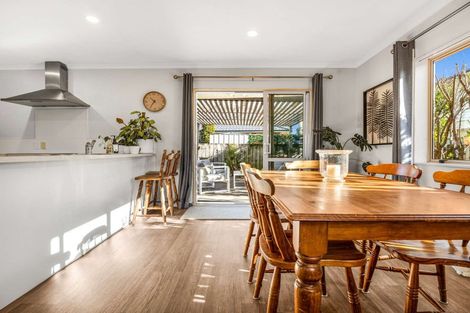 Photo of property in 36 Mandalay Place, Waiuku, 2123