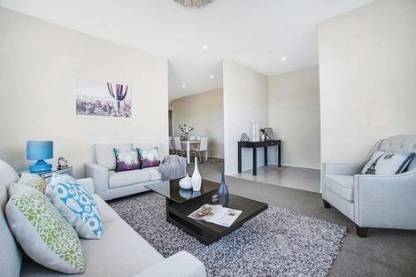 Photo of property in 8 Twin Parks Rise, Papakura, 2110