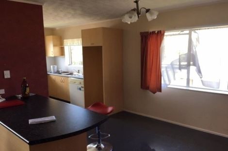 Photo of property in 5 Talavera Place, Te Atatu South, Auckland, 0602