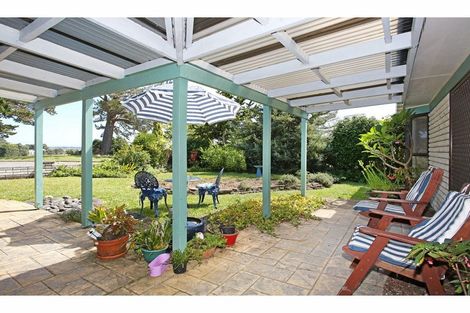 Photo of property in 8 Godwit Place, Waiuku, 2123