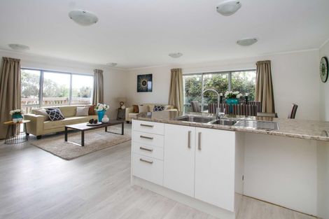 Photo of property in 29a Sylvan Crescent, Te Atatu South, Auckland, 0610