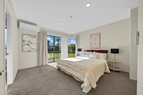 Photo of property in 3 Russett Grove, Henderson, Auckland, 0612