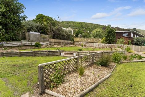 Photo of property in 38 Kakariki Grove, Waikanae, 5036