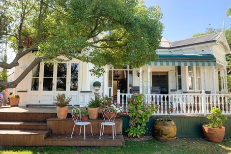 Photo of property in 5 Queen Street, Northcote Point, Auckland, 0627