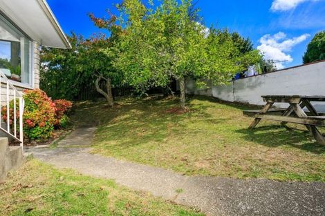 Photo of property in 2/19 Hamilton Place, Glenfield, Auckland, 0629
