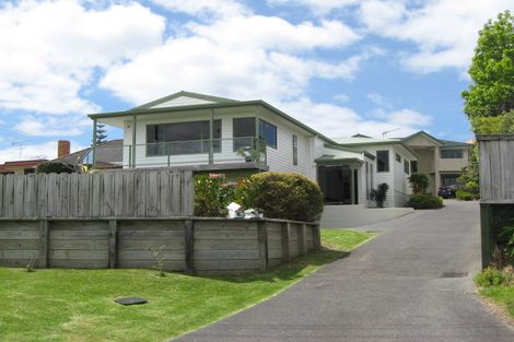 Photo of property in 33 Tindalls Bay Road, Tindalls Beach, Whangaparaoa, 0930