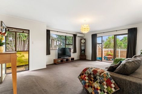 Photo of property in 2/6 Annette Avenue, Te Atatu South, Auckland, 0610