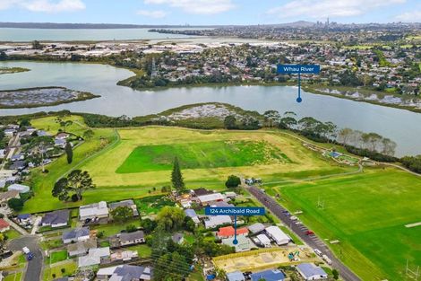 Photo of property in 124 Archibald Road, Kelston, Auckland, 0602
