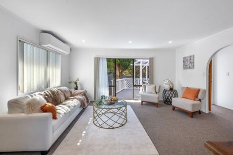 Photo of property in 37 Gosford Drive, Botany Downs, Auckland, 2010