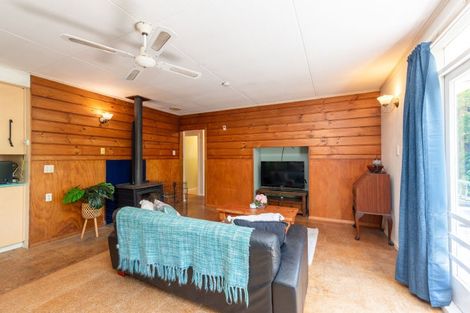 Photo of property in 142 Pinehaven Road, Pinehaven, Upper Hutt, 5019