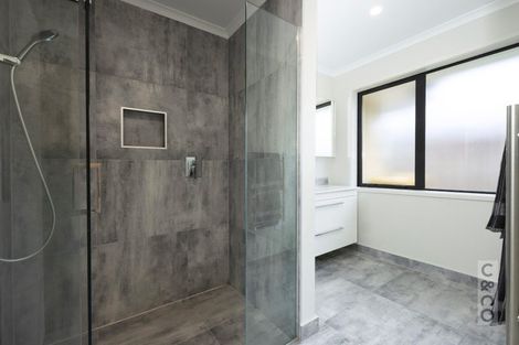 Photo of property in 28 Leebank Crescent, Riverhead, 0820