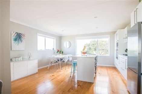 Photo of property in 57 Pacific Parade, Army Bay, Whangaparaoa, 0930