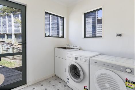 Photo of property in 55 Tindalls Bay Road, Tindalls Beach, Whangaparaoa, 0930